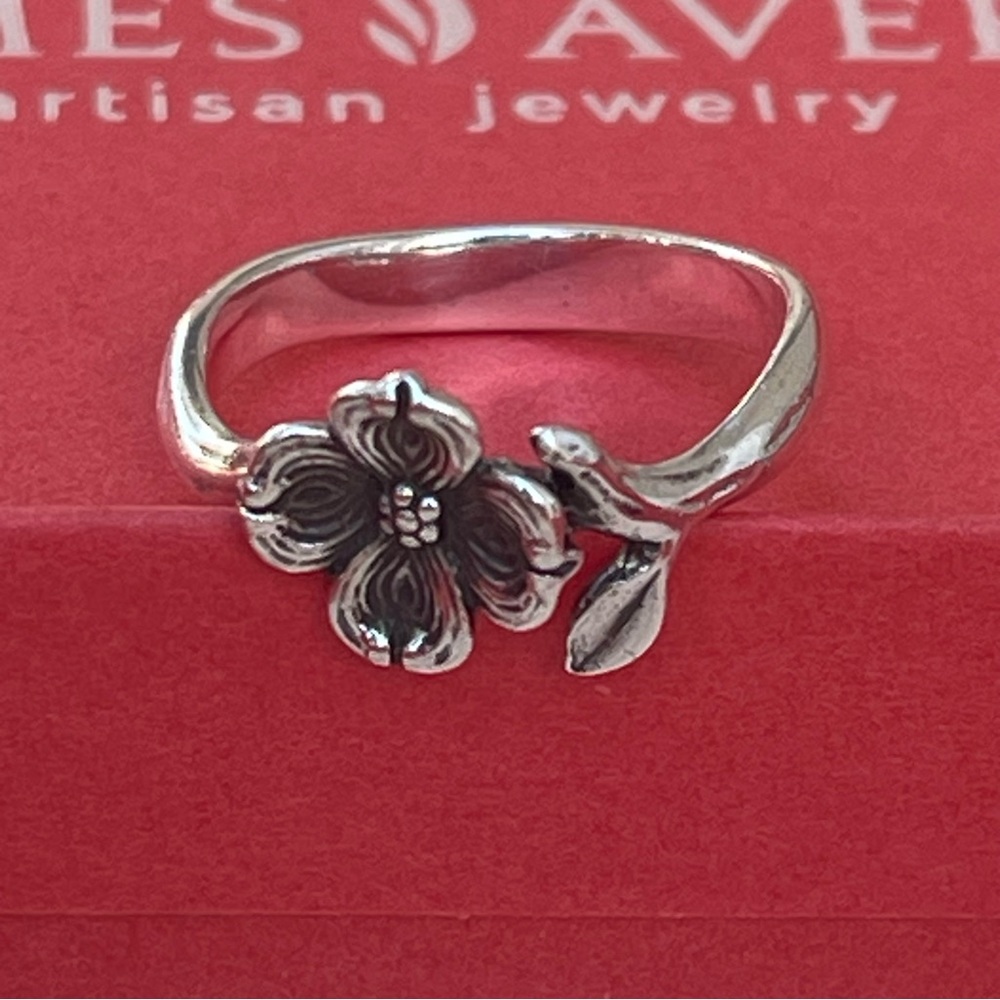 James Avery Dogwood flower ring